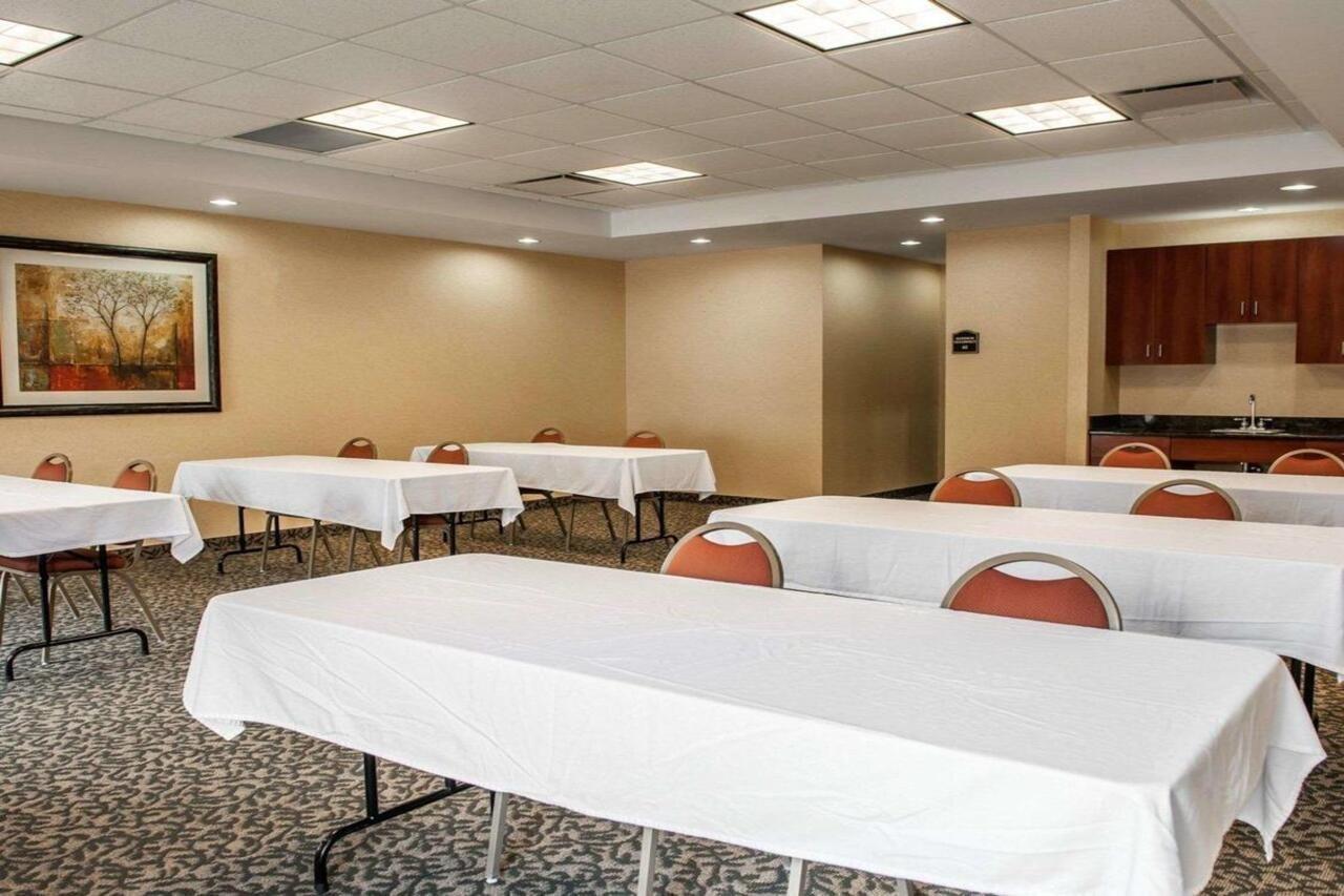 Comfort Suites Near Indianapolis Airport Экстерьер фото